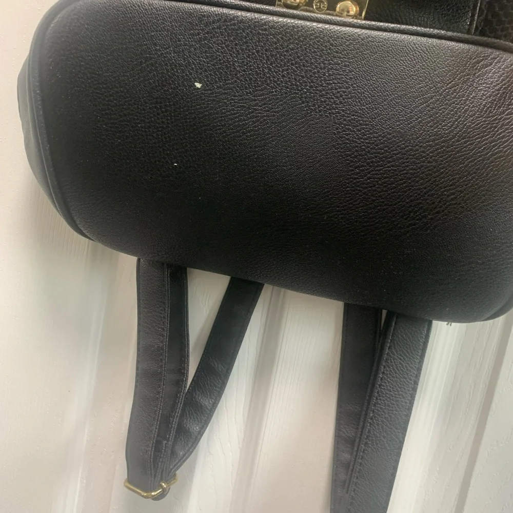 Backpack - Picture 3 of 6